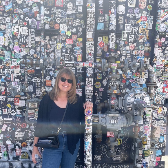 Meet your Posher, Stephanie - Picture 1 of 1